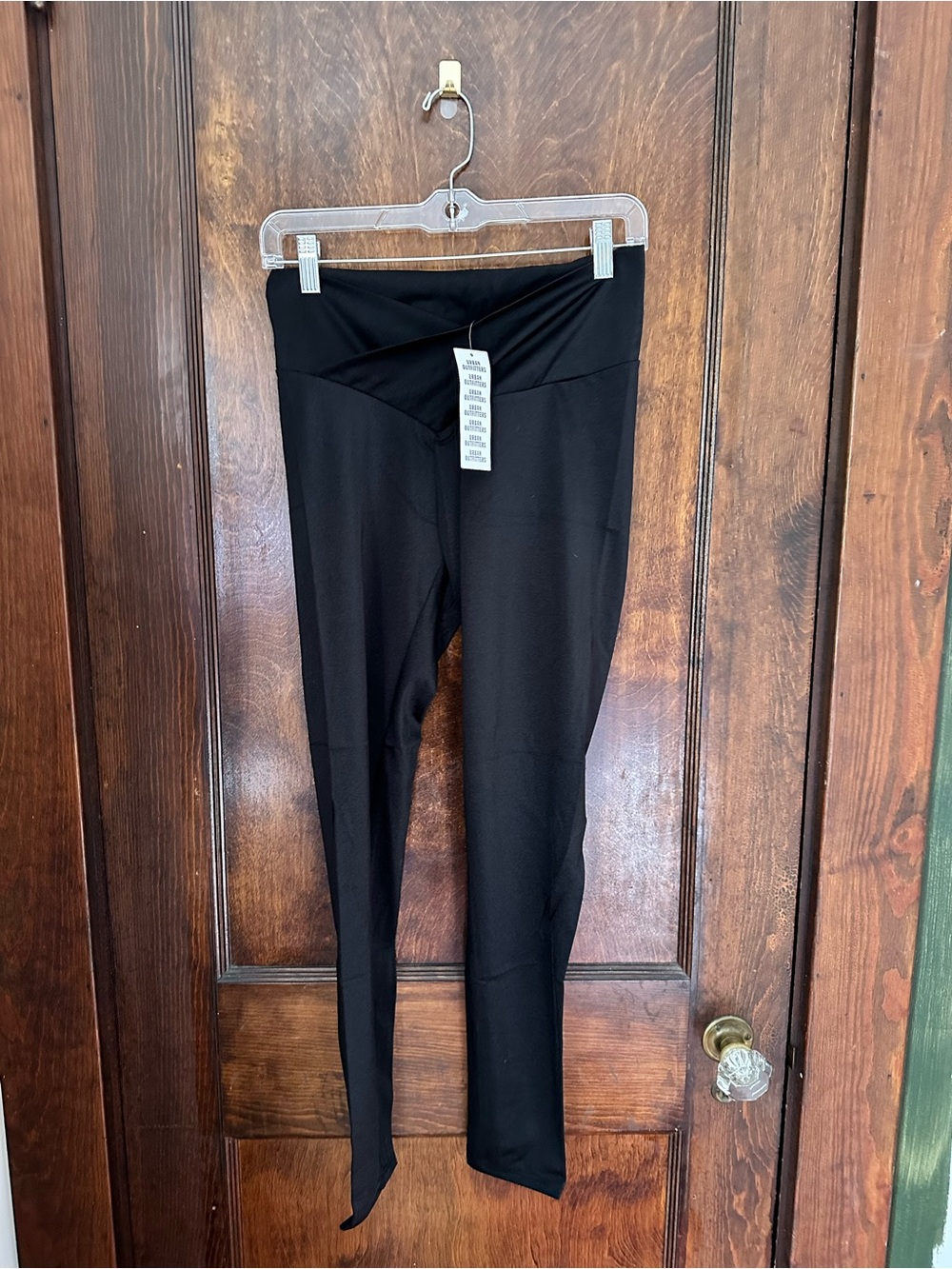 NWT Urban Outfitters Women’s Black V-Waist Active Leggings